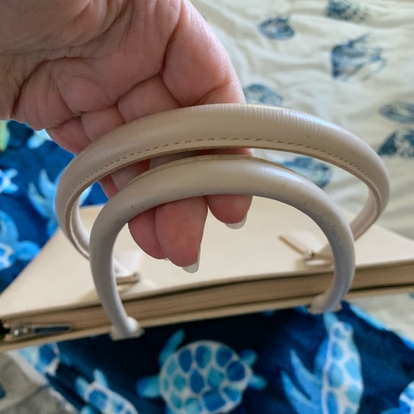 Authentic Burberry Cream Leather Shoulder Bag Fair Condition - Picture 4 of 12